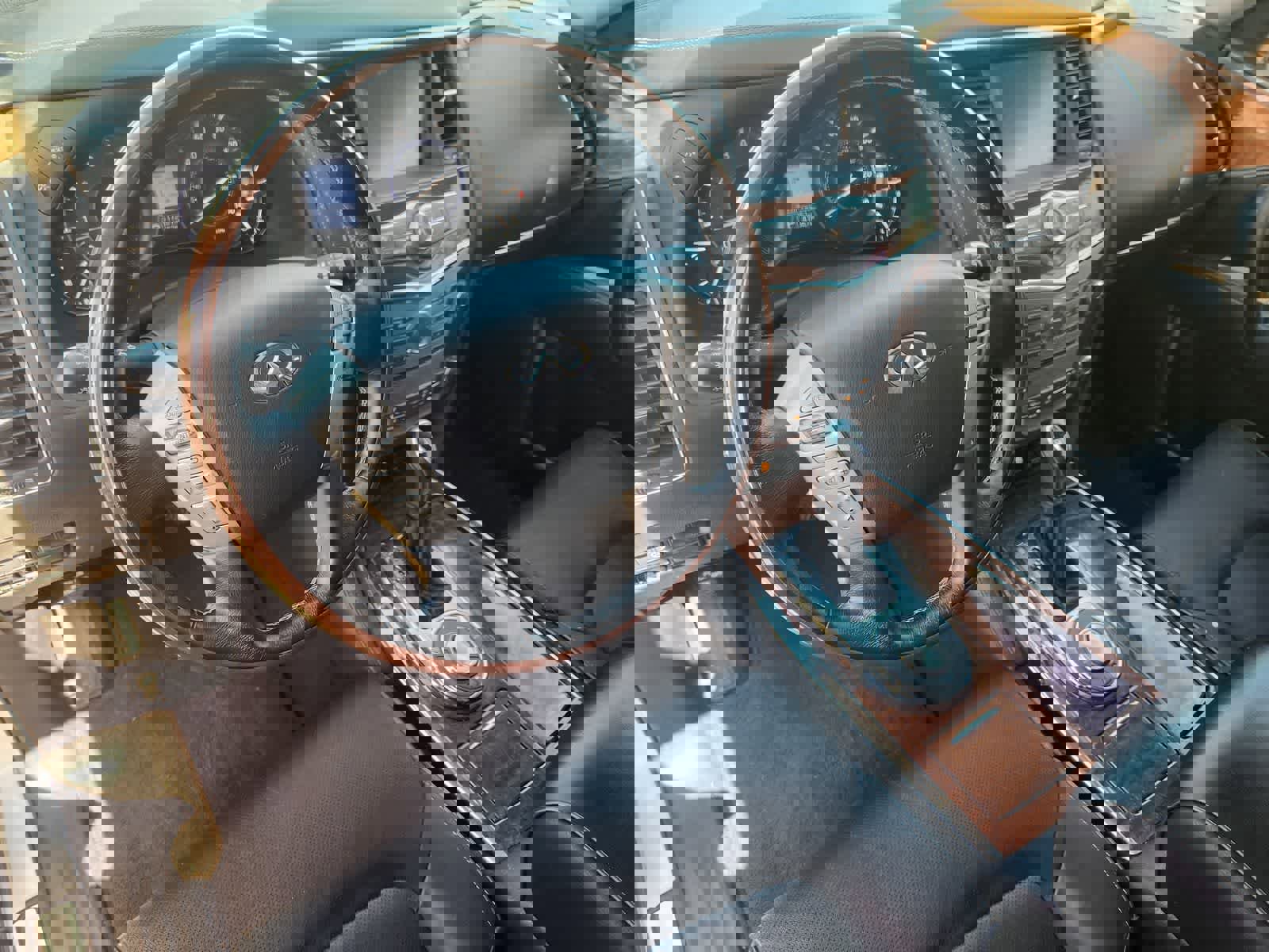 Used 2019 INFINITI QX80 Luxe image 2