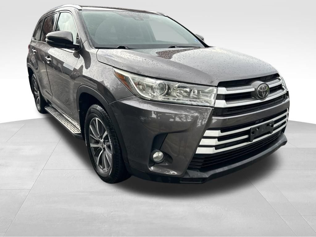 Used 2018 Toyota Highlander XLE AWD/4WD image 8