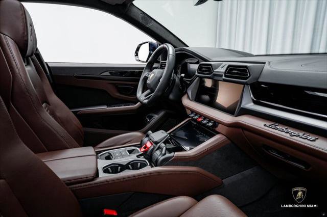 Used 2025 Lamborghini Urus SE image 44