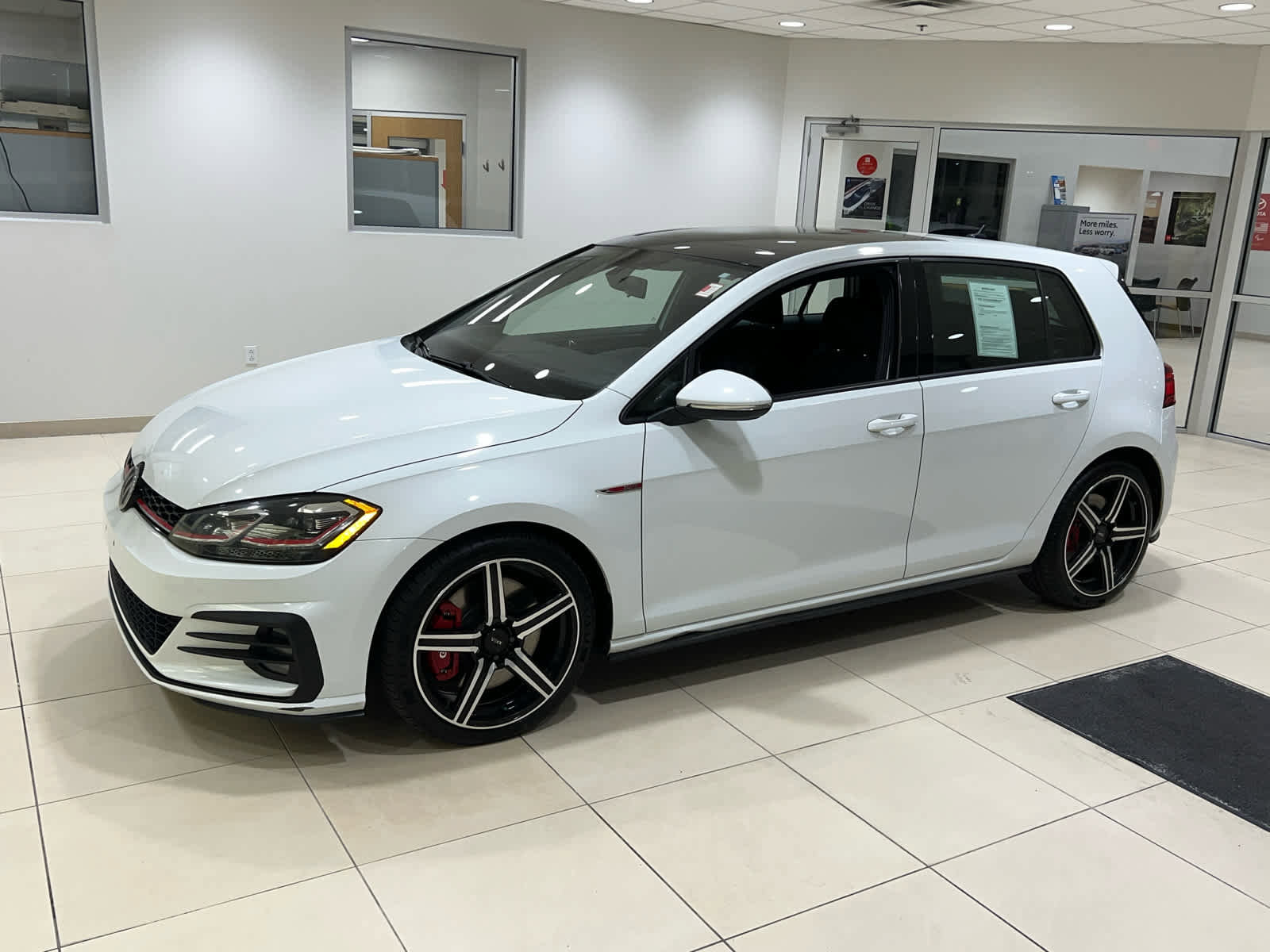 Used 2018 Volkswagen GTI SE image 6