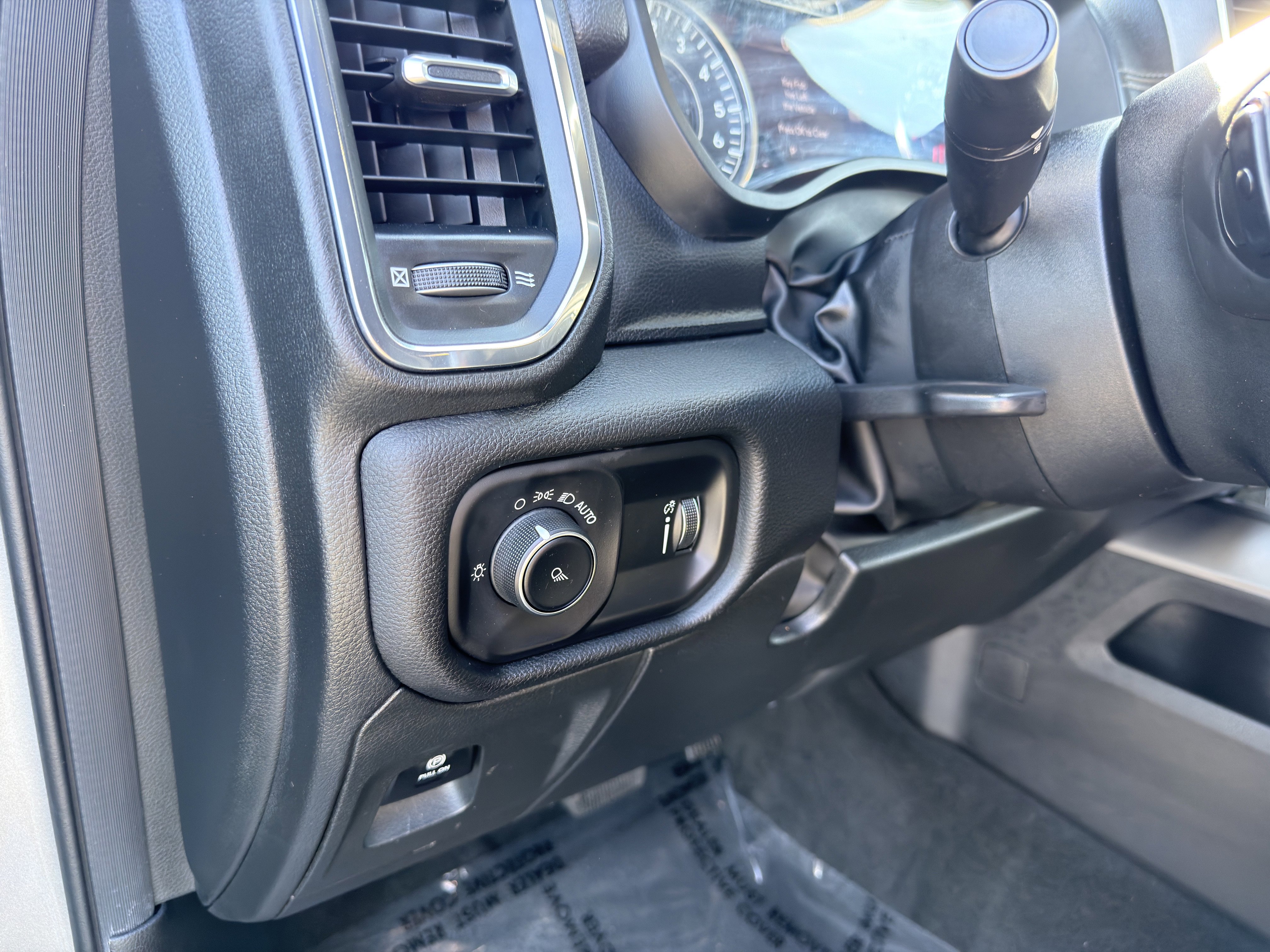 Used 2024 RAM 1500 Laramie image 28
