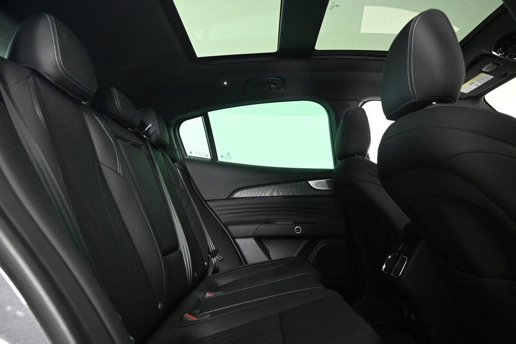 Used 2025 Maserati Grecale GT image 16