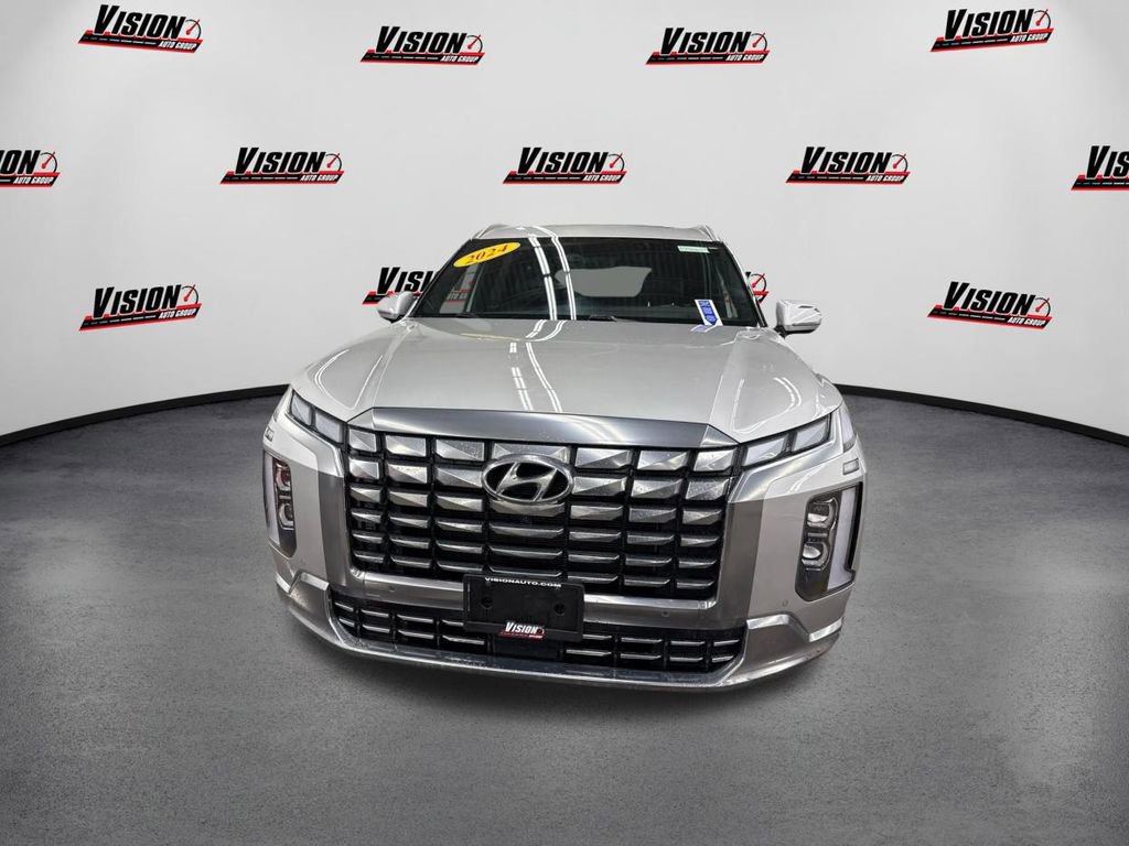 Used 2024 Hyundai Palisade Calligraphy image 2