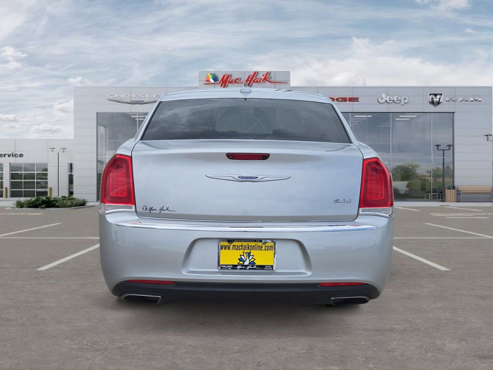 Used 2020 Chrysler 300 Touring w/ Driver Convenience Group image 4