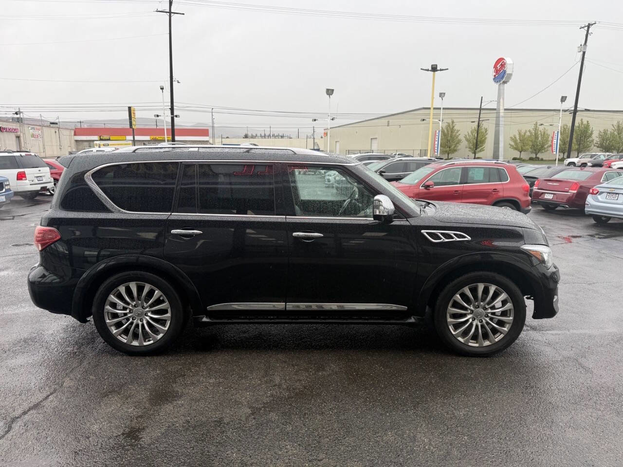 Used 2017 INFINITI QX80 4WD w/ Deluxe Technology Package image 4