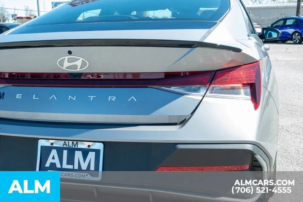 Certified 2025 Hyundai Elantra Sport FWD image 11