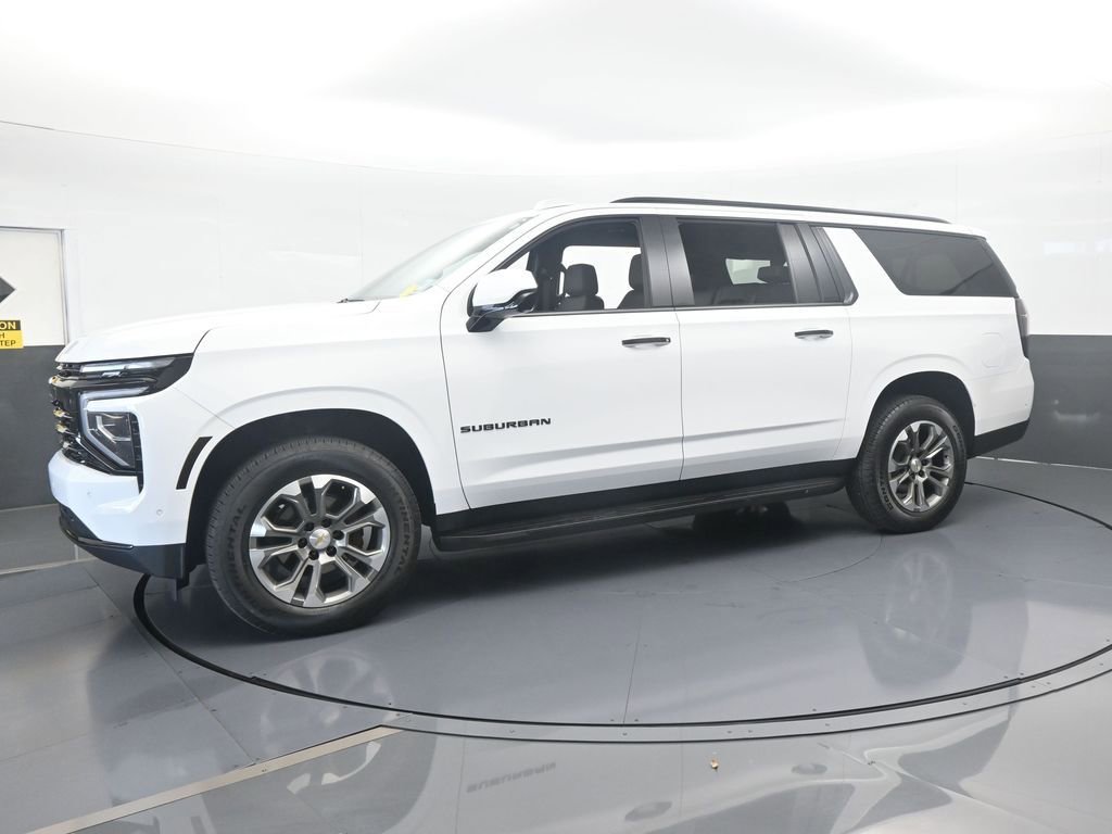 Used 2025 Chevrolet Suburban LT image 2