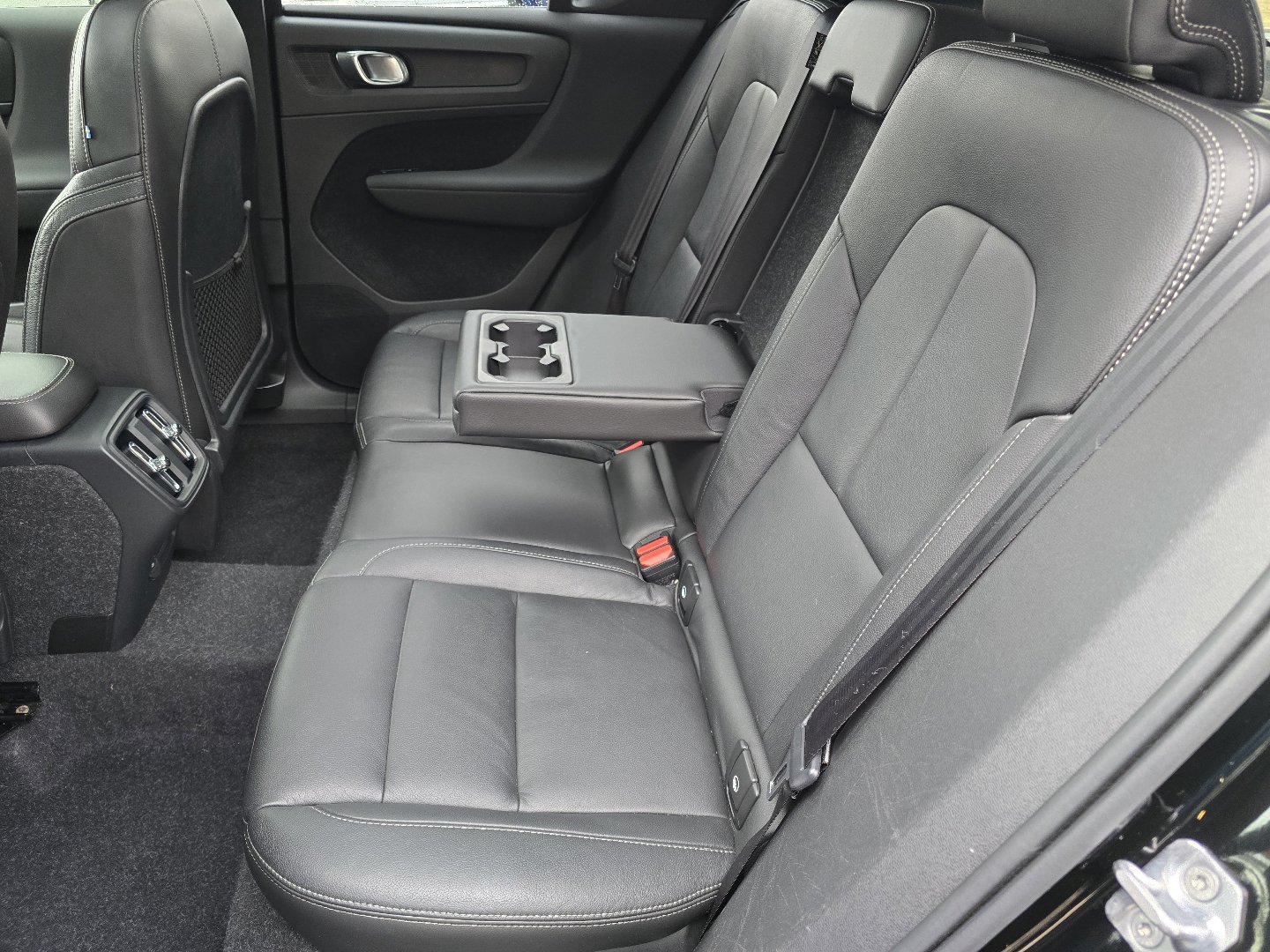 Used 2021 Volvo XC40 T5 Momentum w/ Premium Package image 29