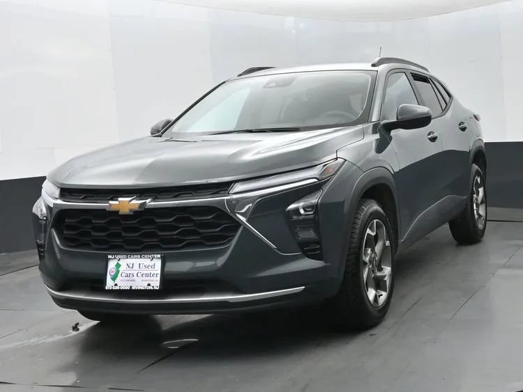 Used 2025 Chevrolet Trax LT