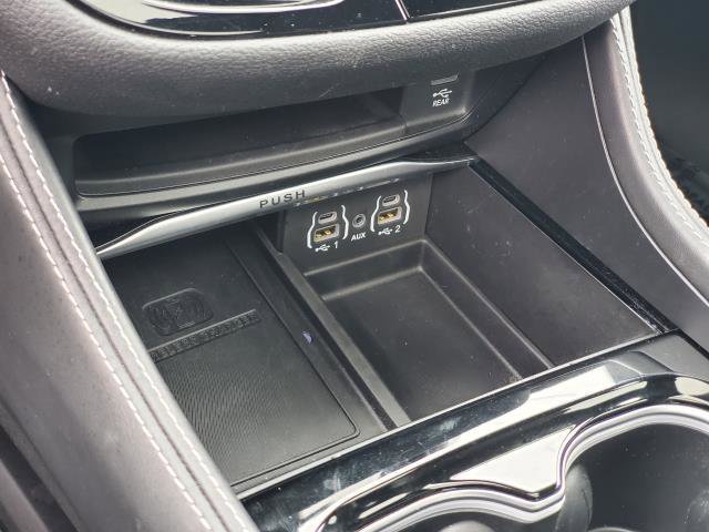 Used 2024 Chrysler Pacifica Premium image 20