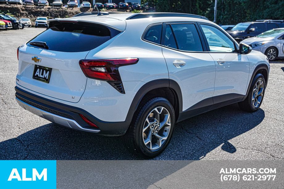 Used 2025 Chevrolet Trax LT FWD image 5