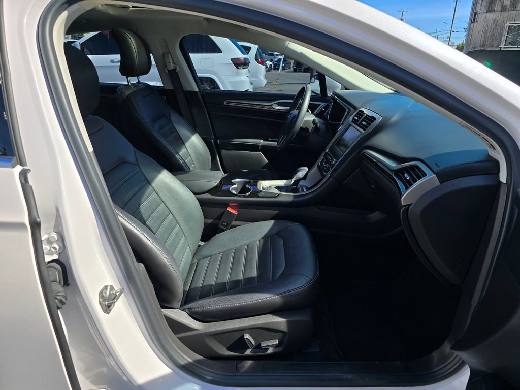 Used 2016 Ford Fusion SE w/ Equipment Group 202A FWD image 12