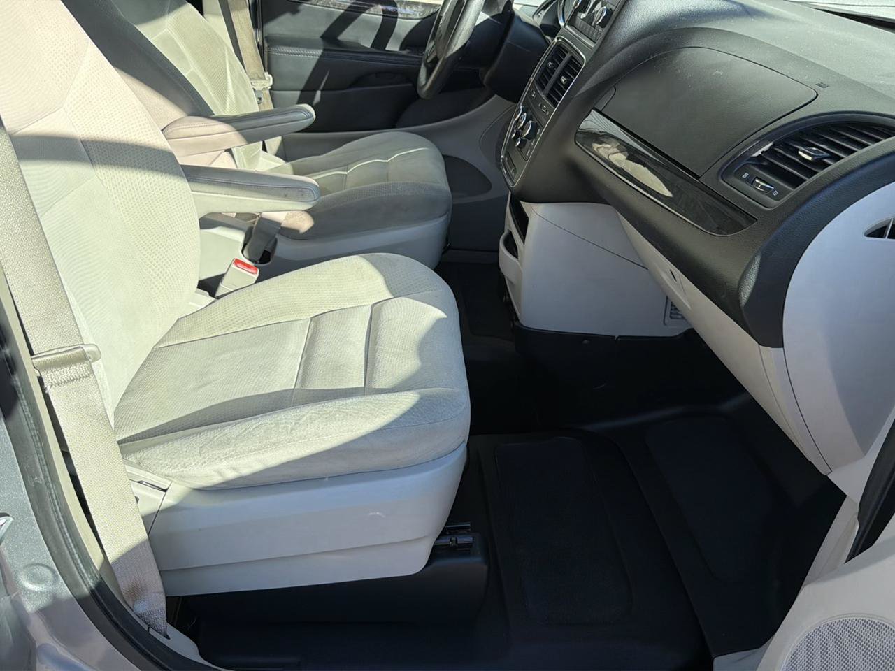 Used 2016 Dodge Grand Caravan SE w/ Quick Order Package 29E SE FWD image 20