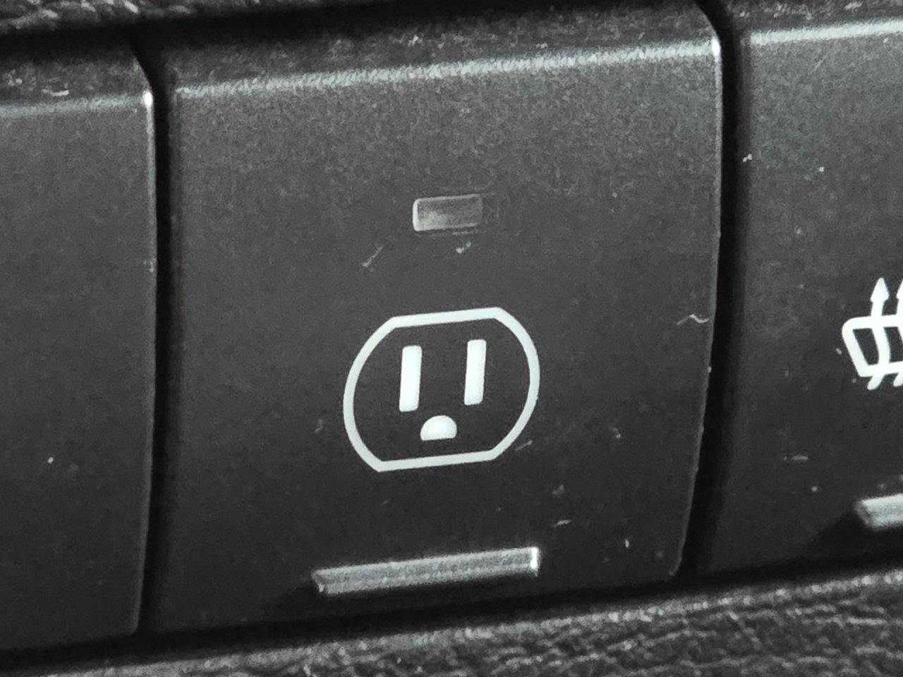 Used 2018 Jeep Wrangler Sahara w/ Connectivity Group image 7