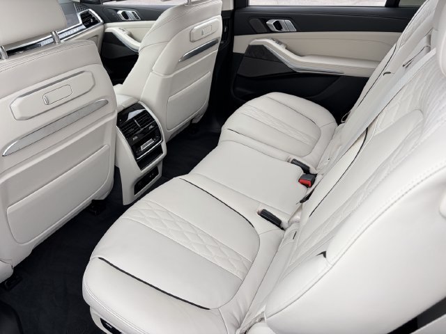 Used 2025 BMW X7 xDrive40i w/ Premium Package AWD/4WD image 18