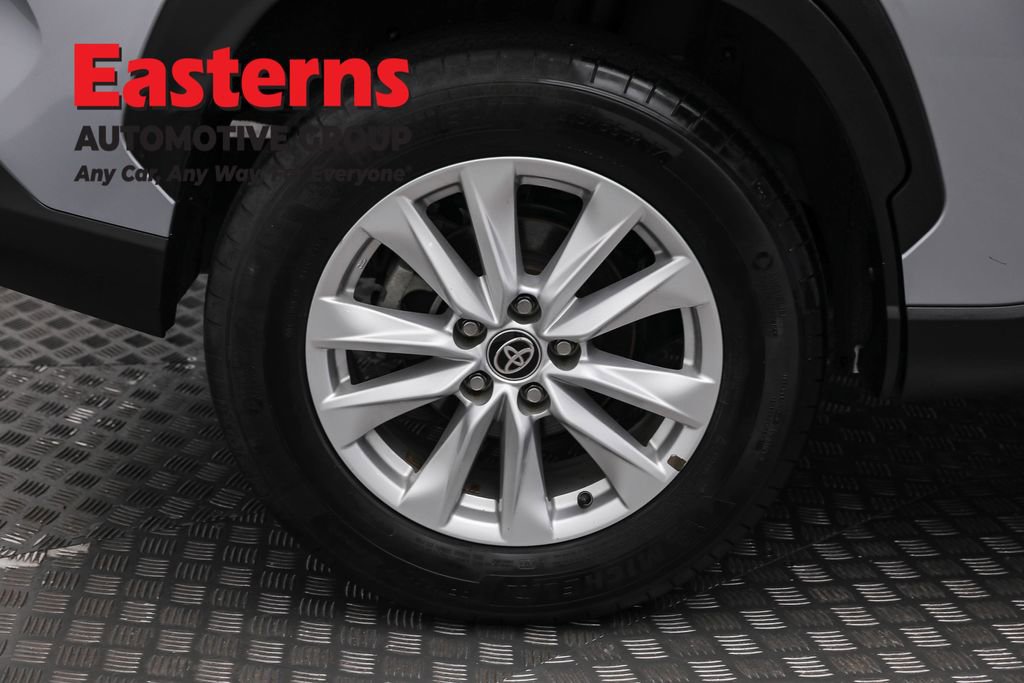 Used 2024 Toyota Corolla Cross LE image 30