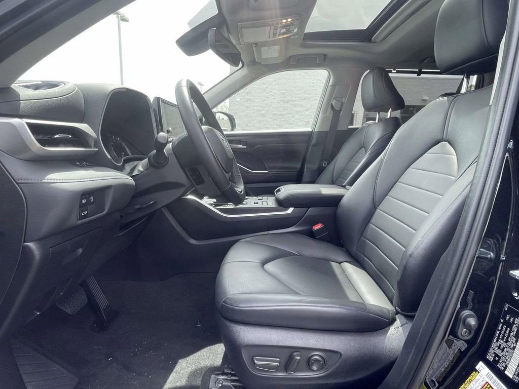 Used 2023 Toyota Highlander XLE image 55