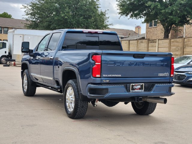 Used 2025 Chevrolet Silverado 2500 High Country w/ Technology Package AWD/4WD image 3