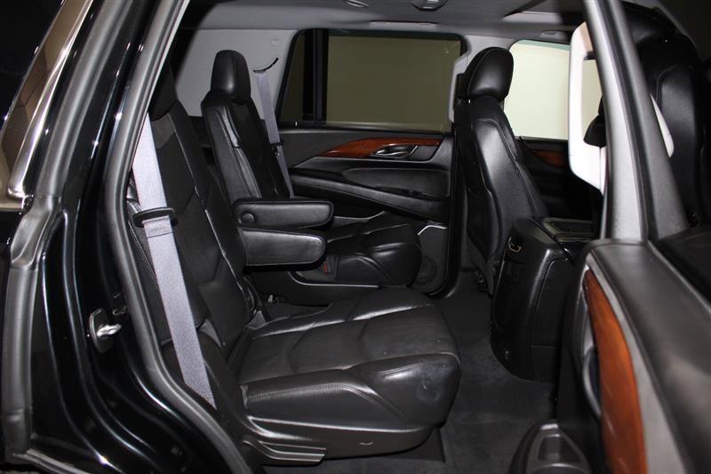 Used 2017 Cadillac Escalade Luxury AWD/4WD image 30