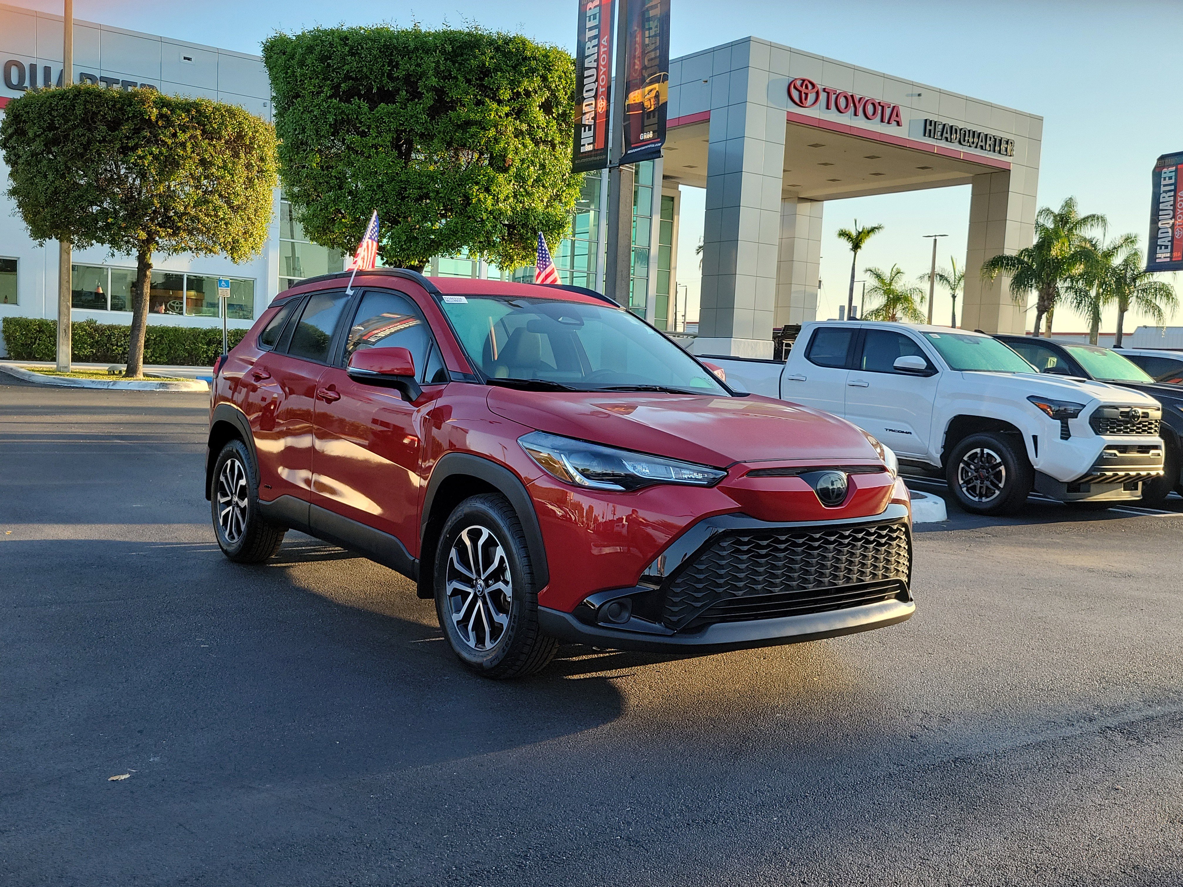 Used 2023 Toyota Corolla Cross SE image 2