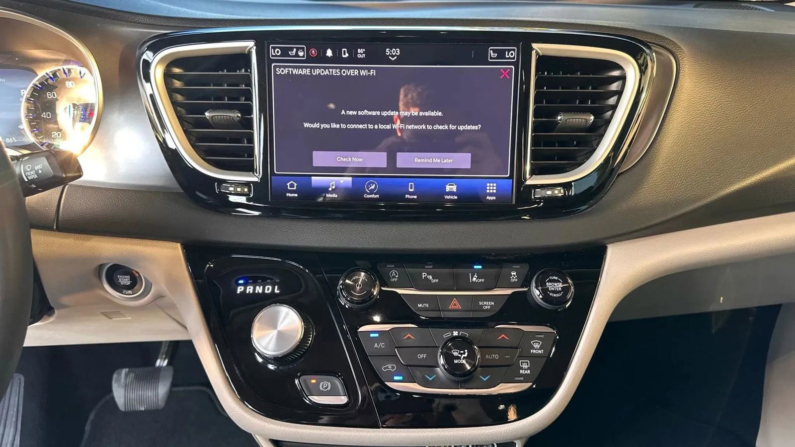 Used 2024 Chrysler Pacifica Touring-L FWD image 13