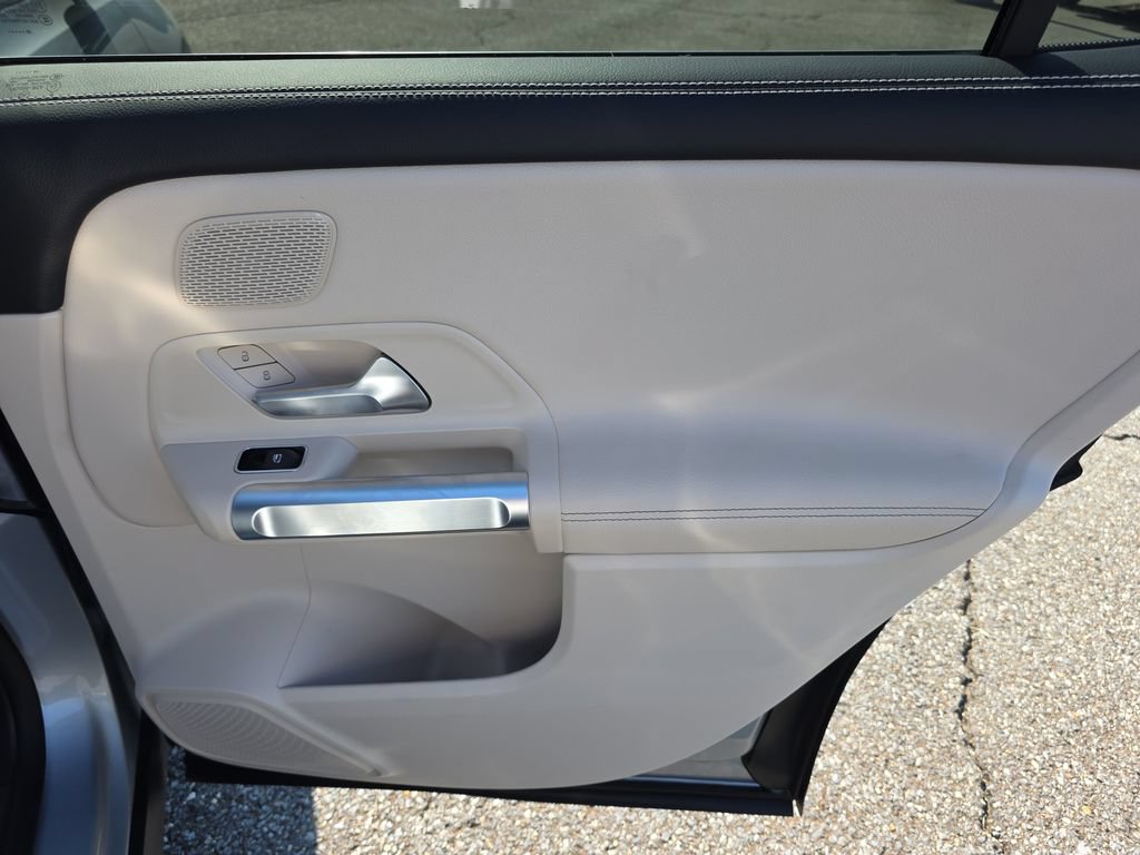 Used 2026 Mercedes-Benz GLB 250 4MATIC image 14