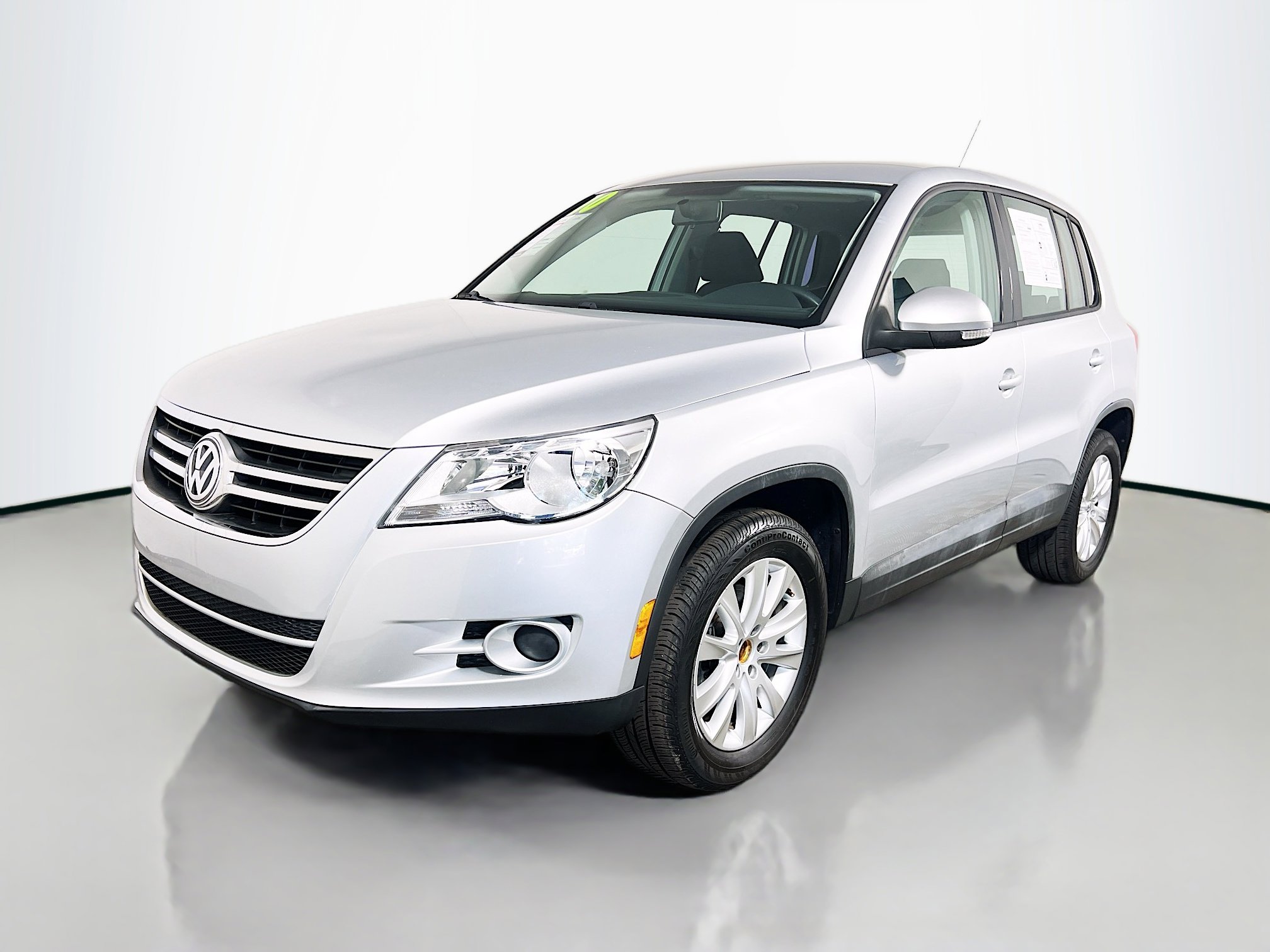 Used 2010 Volkswagen Tiguan S image 10