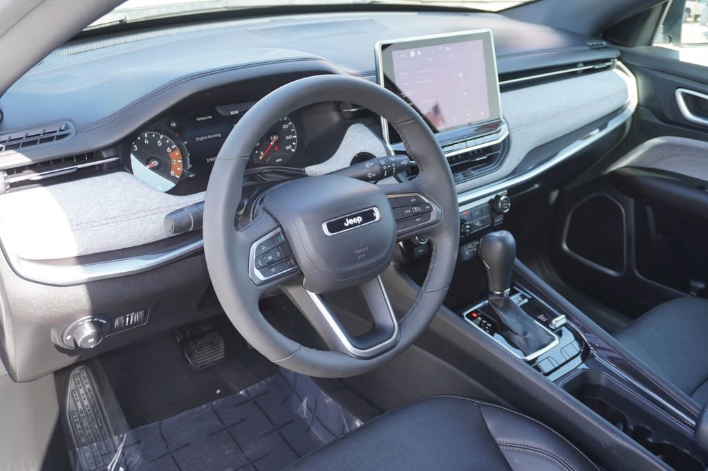 Used 2023 Jeep Compass Latitude image 12