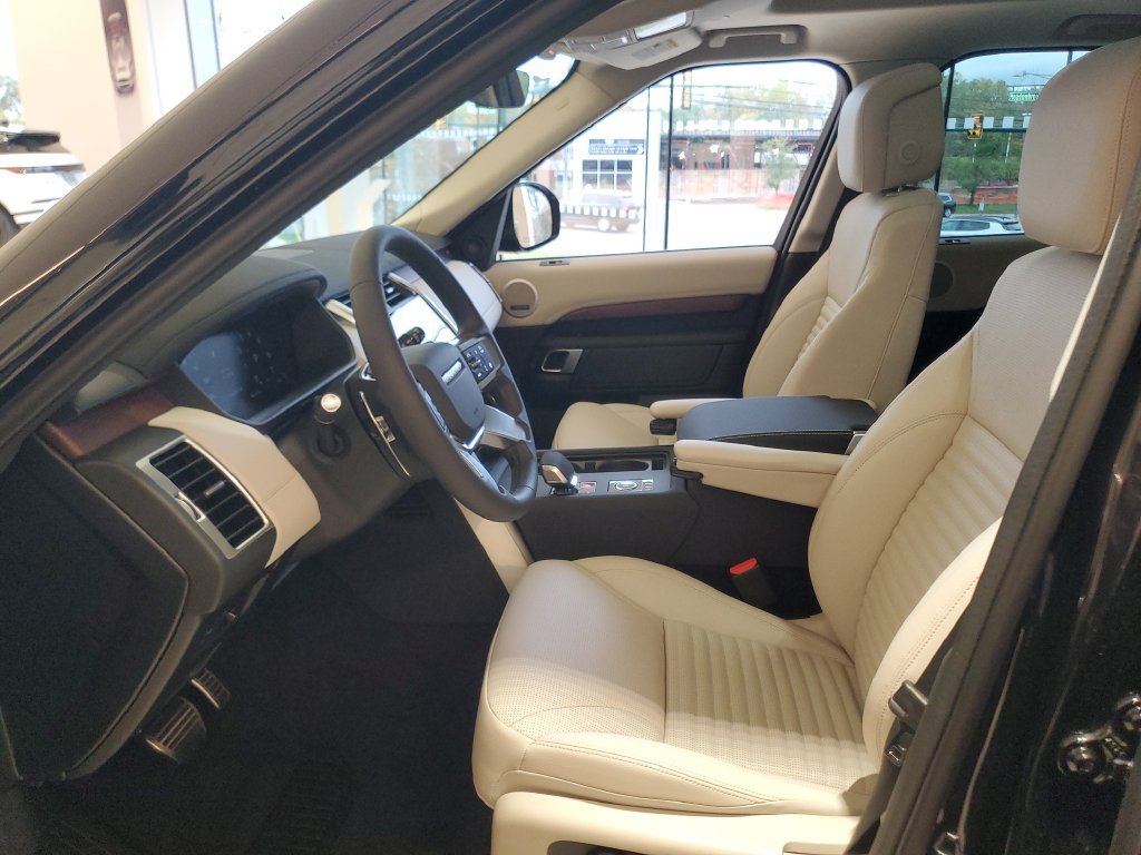 New 2026 Land Rover Discovery Dynamic SE AWD/4WD image 12