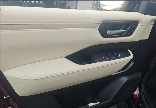 Used 2025 Nissan Armada Platinum Reserve image 7