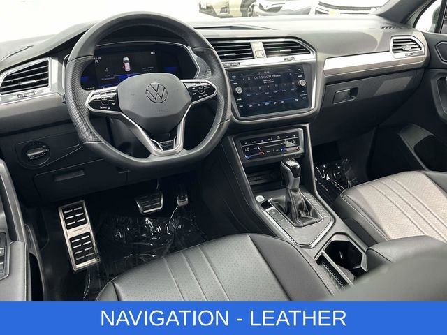 Used 2022 Volkswagen Tiguan SE R-Line image 2