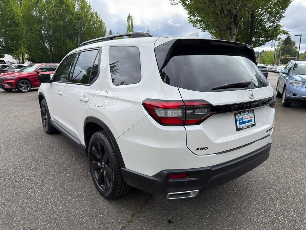 Used 2025 Honda Pilot Black Edition image 3
