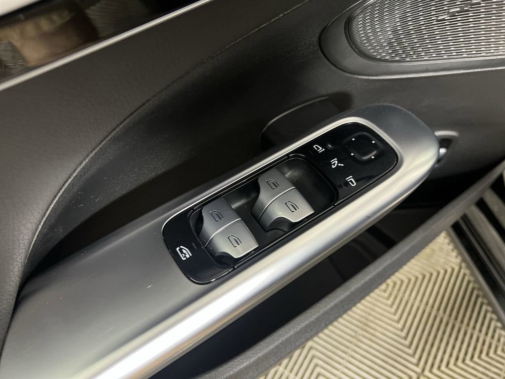Used 2025 Mercedes-Benz C 300 4MATIC Sedan image 22