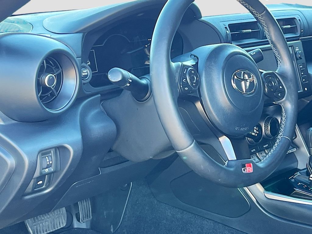Used 2023 Toyota GR86 w/ ALL Weather Mat Package (TMS) RWD image 9