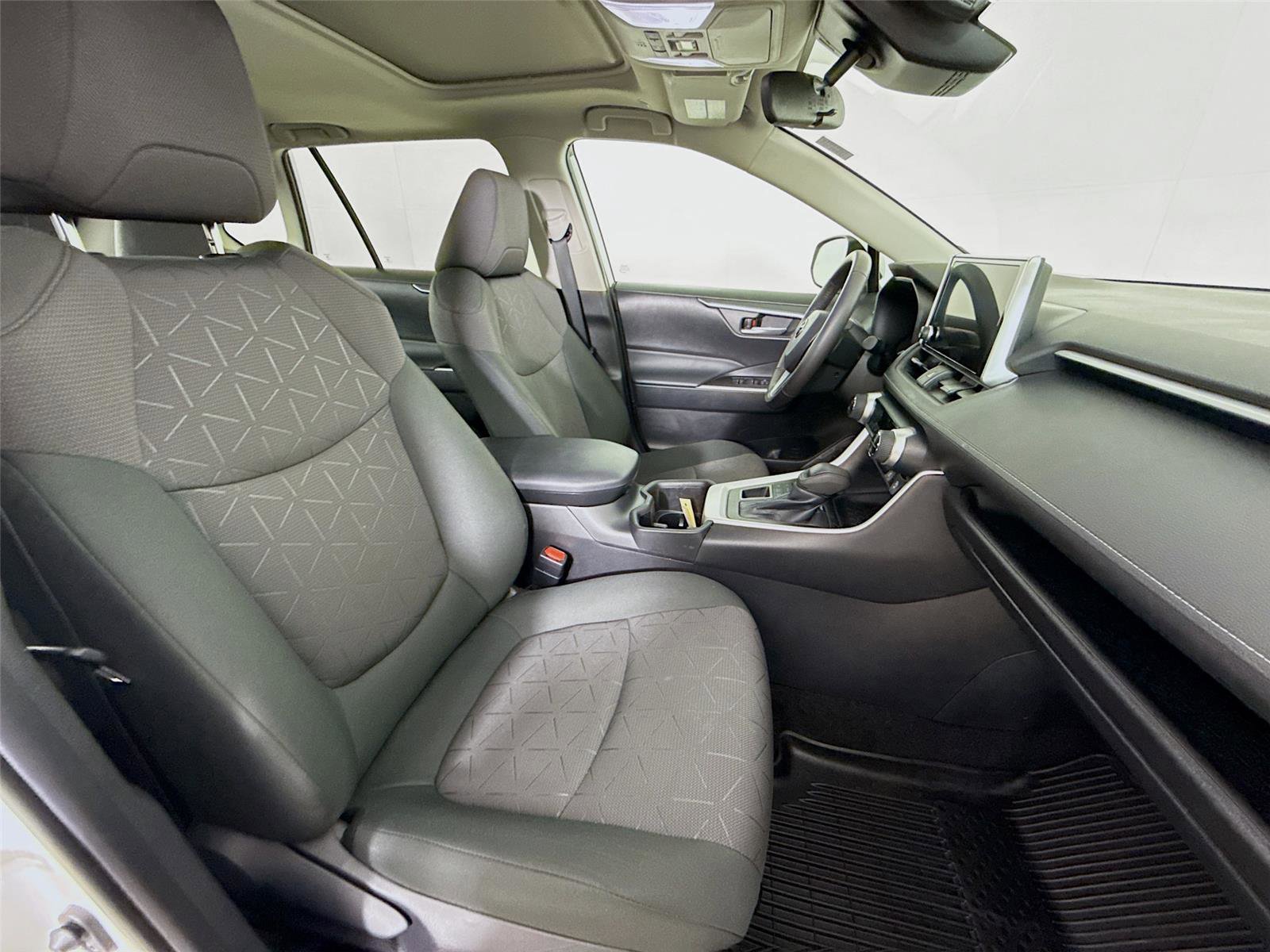 Used 2023 Toyota RAV4 XLE w/ Convenience Package image 28