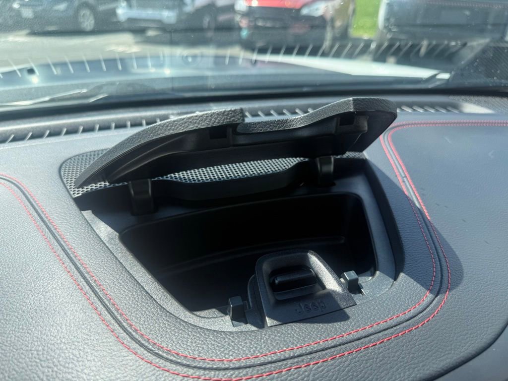 Used 2022 Jeep Cherokee Trailhawk w/ Premium Leather Package AWD/4WD image 22