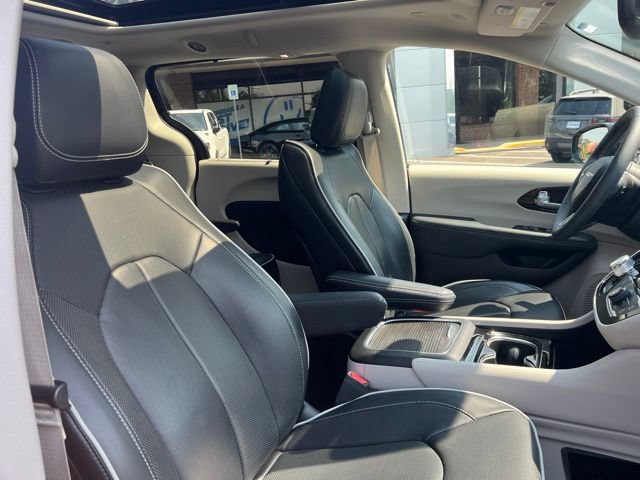 Used 2024 Chrysler Pacifica Limited AWD/4WD image 31