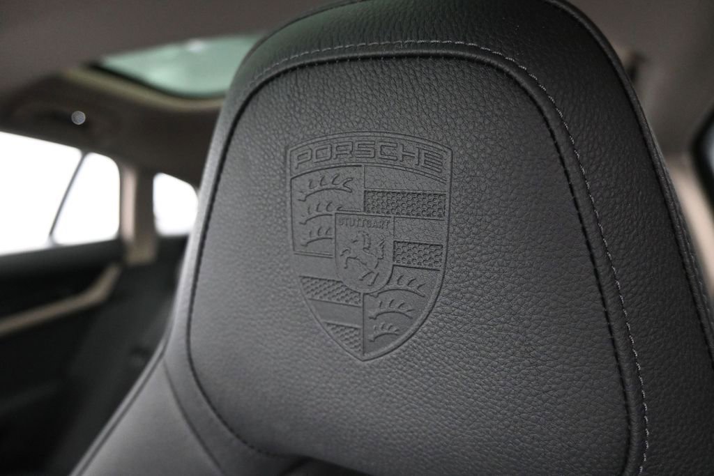 Certified 2025 Porsche Panamera RWD image 30