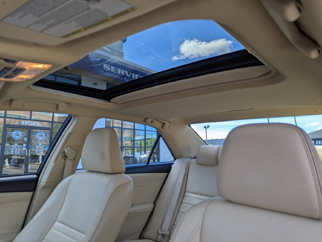 Used 2017 Toyota Camry XLE w/ Moonroof Package FWD image 31