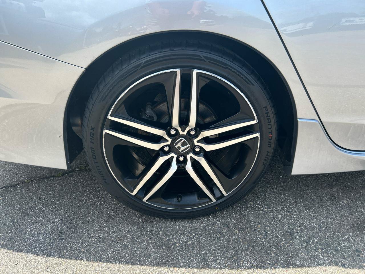 Used 2016 Honda Accord Touring image 32