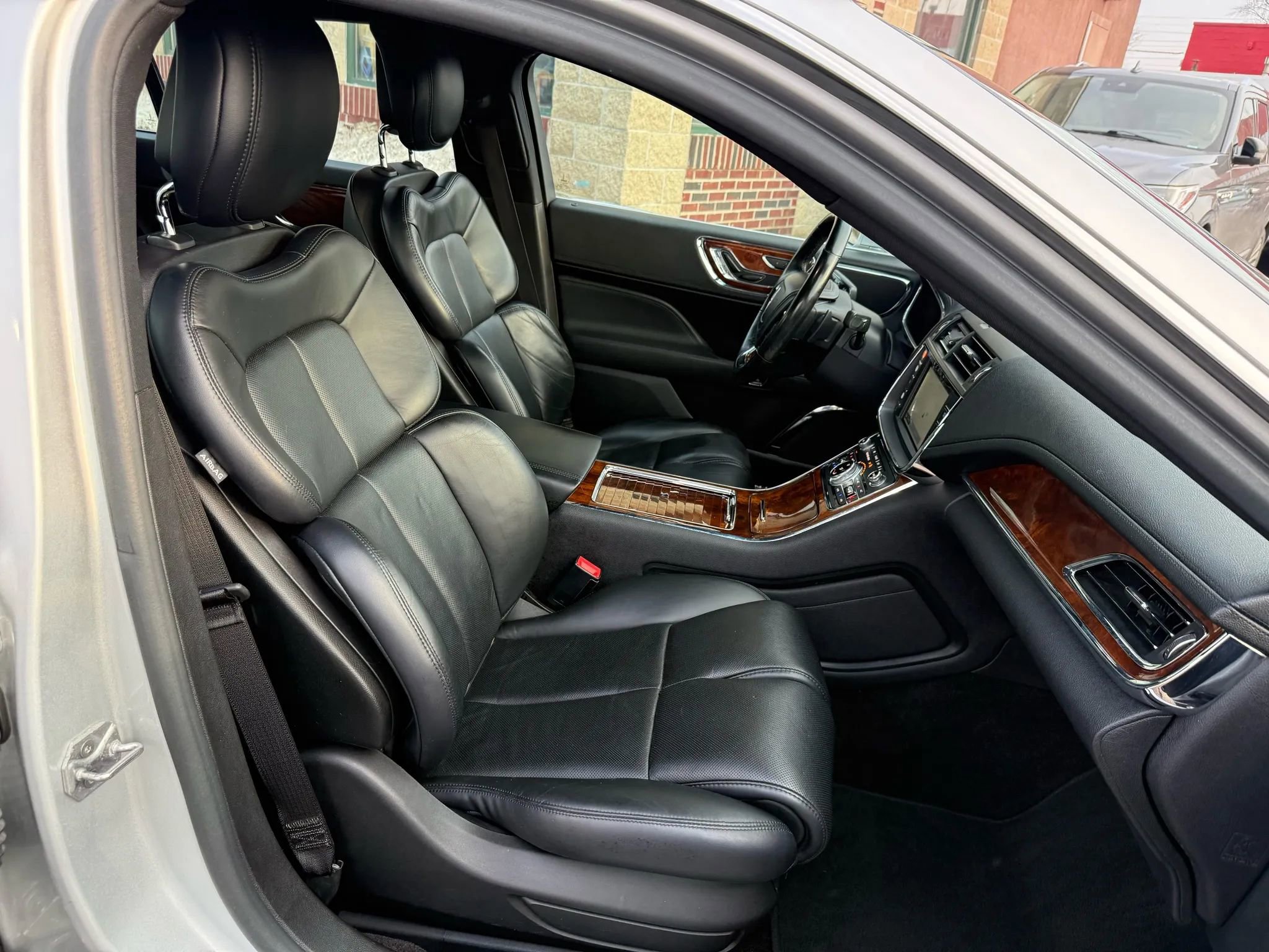 Used 2017 Lincoln Continental Select w/ Climate Package image 36