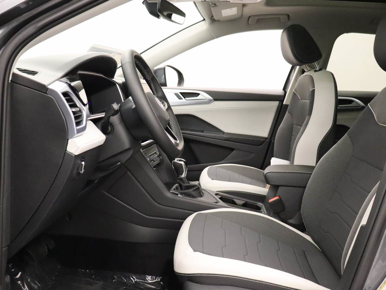 New 2026 Volkswagen Taos SE FWD image 15