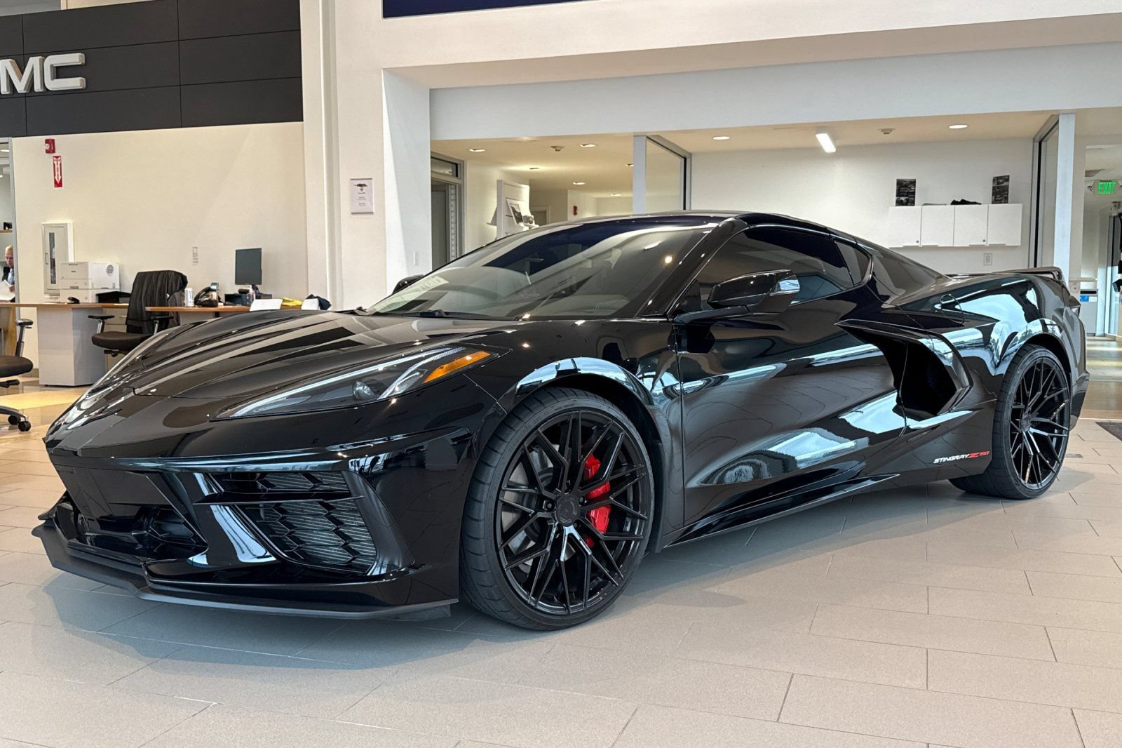 Used 2022 Chevrolet Corvette Stingray Coupe w/ Z51 Performance Package RWD image 8