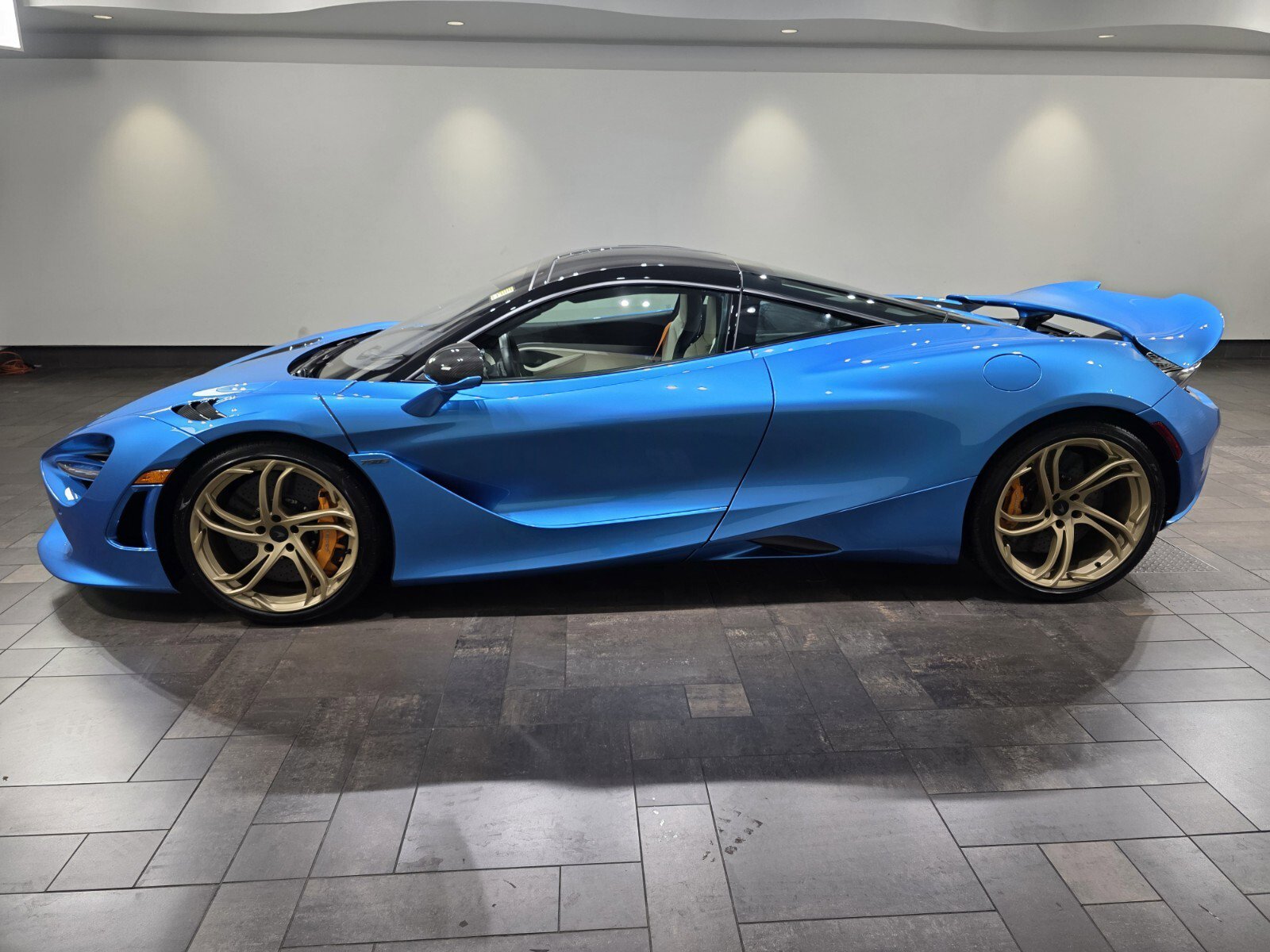 Used 2025 McLaren 750S image 3