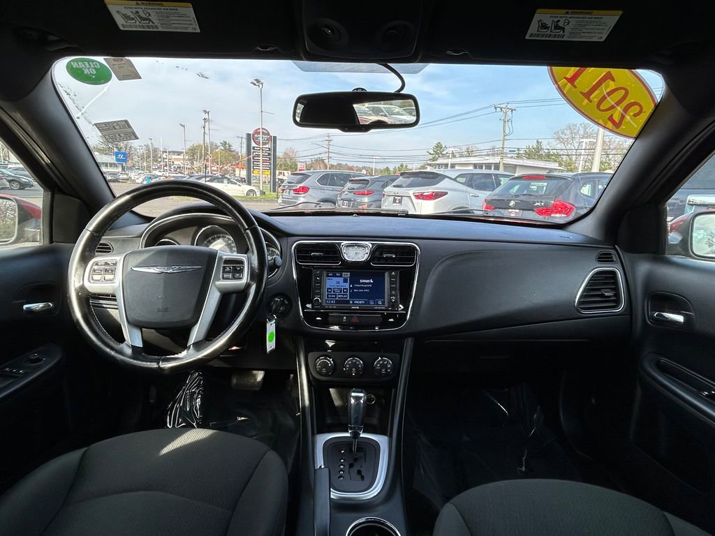 Used 2011 Chrysler 200 Touring FWD image 19