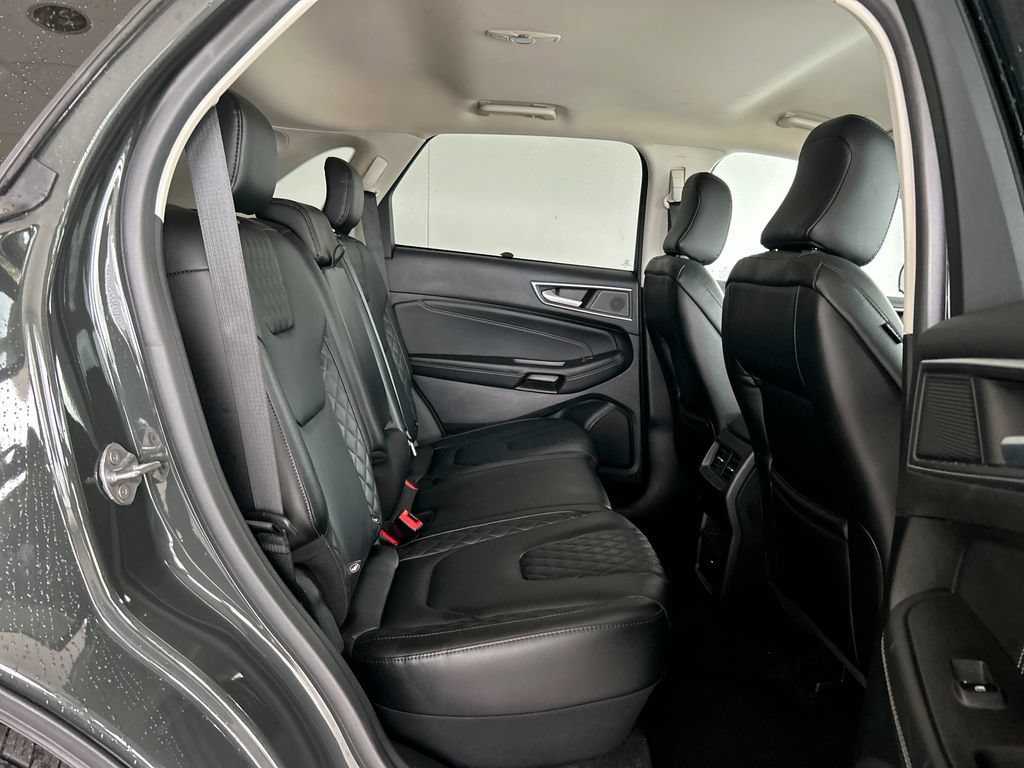 Used 2024 Ford Edge Titanium image 37