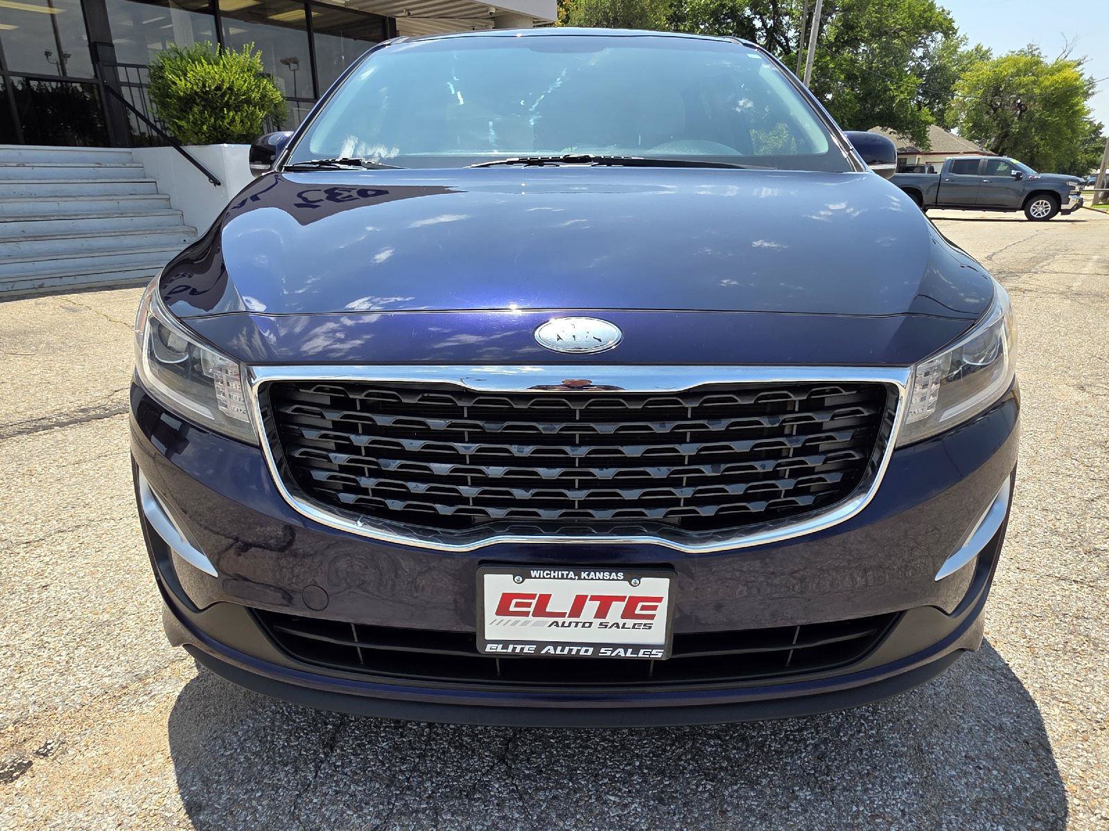 Used 2019 Kia Sedona LX FWD image 2
