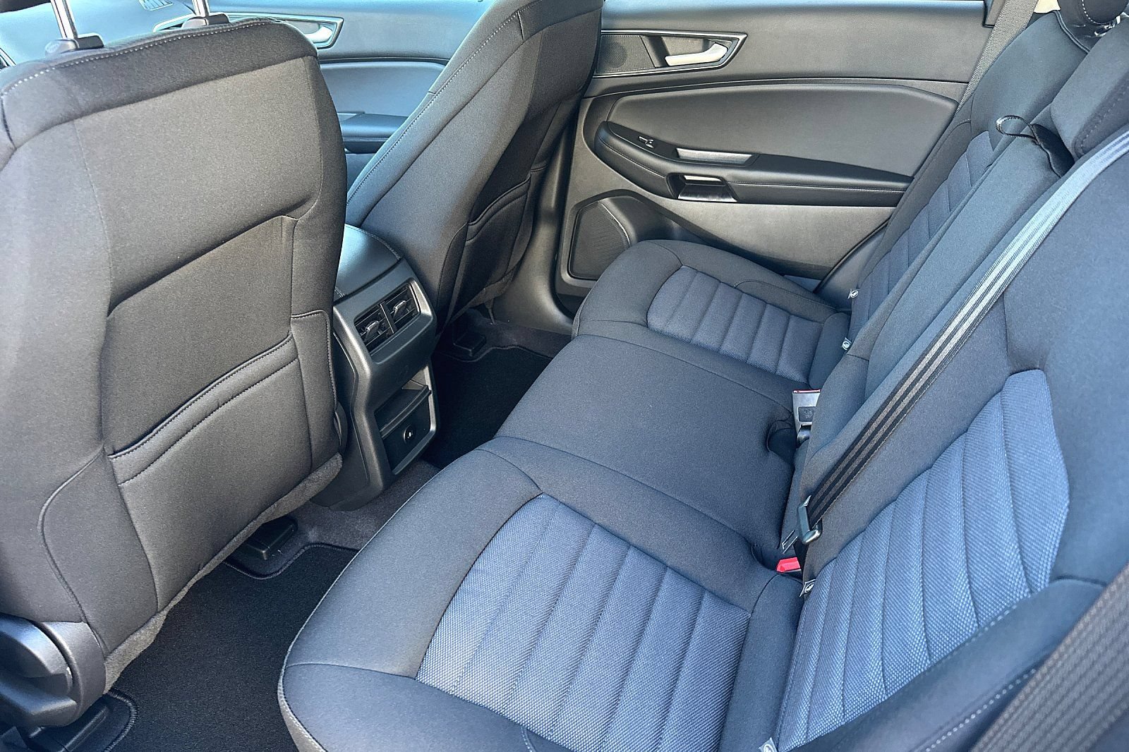 New 2024 Ford Edge SE w/ Black Appearance Package AWD/4WD image 14