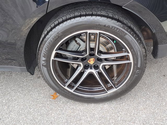 Certified 2020 Porsche Macan S image 12