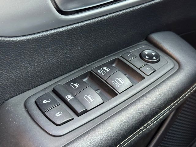 Used 2020 Chrysler Pacifica Touring w/ S Appearance Package image 28